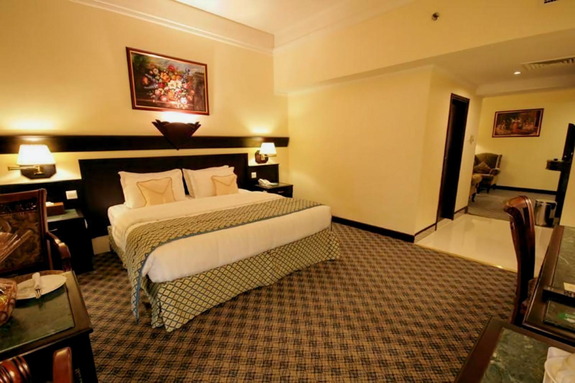 Claridge Hotel Дубай Экстерьер фото