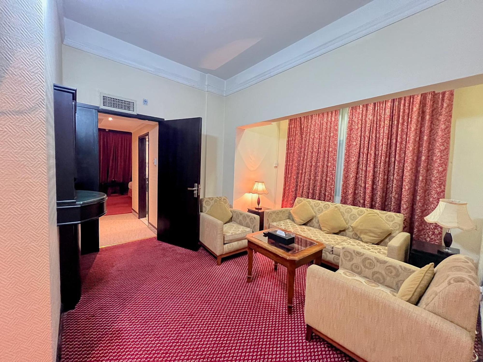 Claridge Hotel Дубай Экстерьер фото