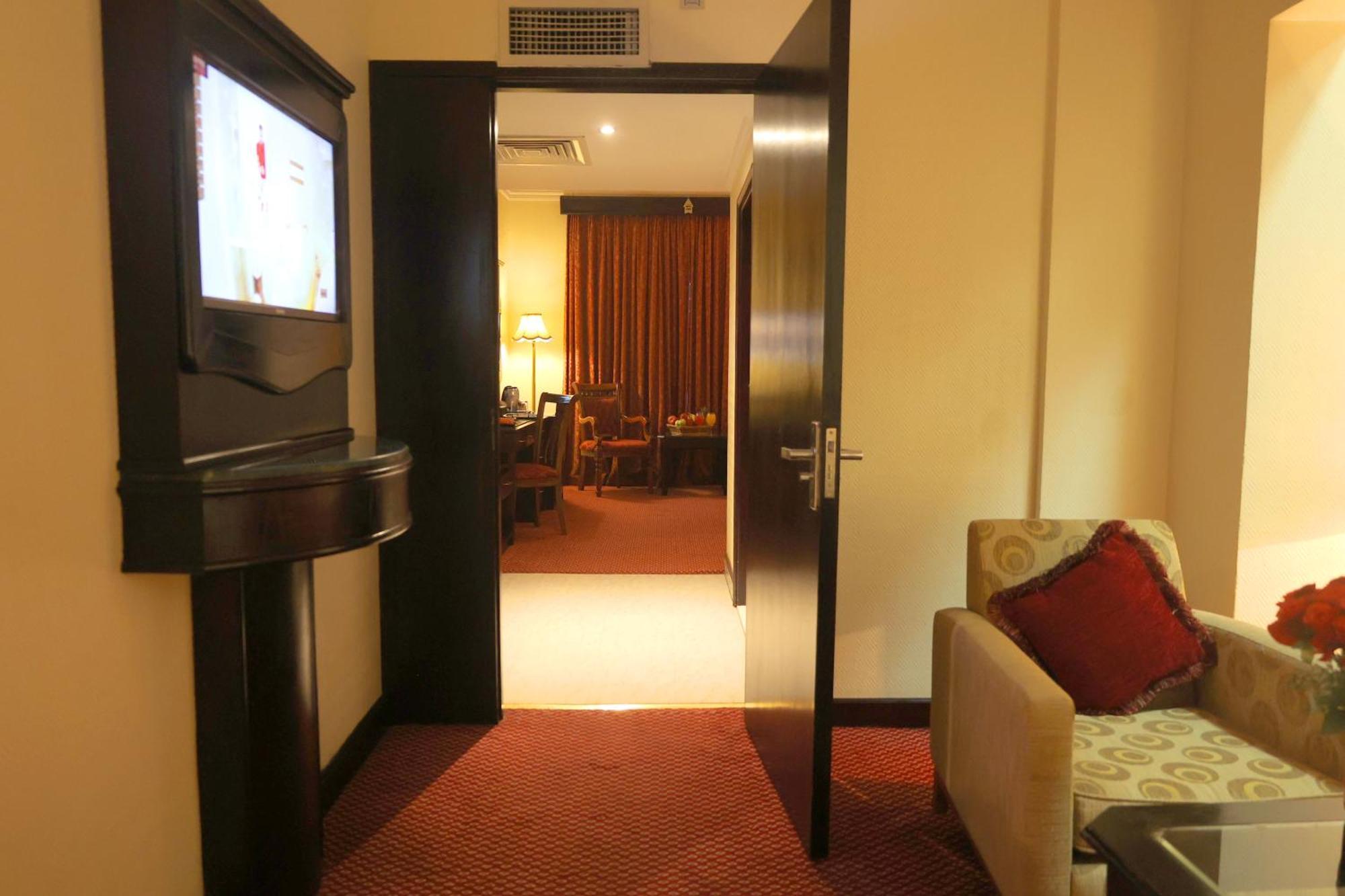 Claridge Hotel Дубай Экстерьер фото